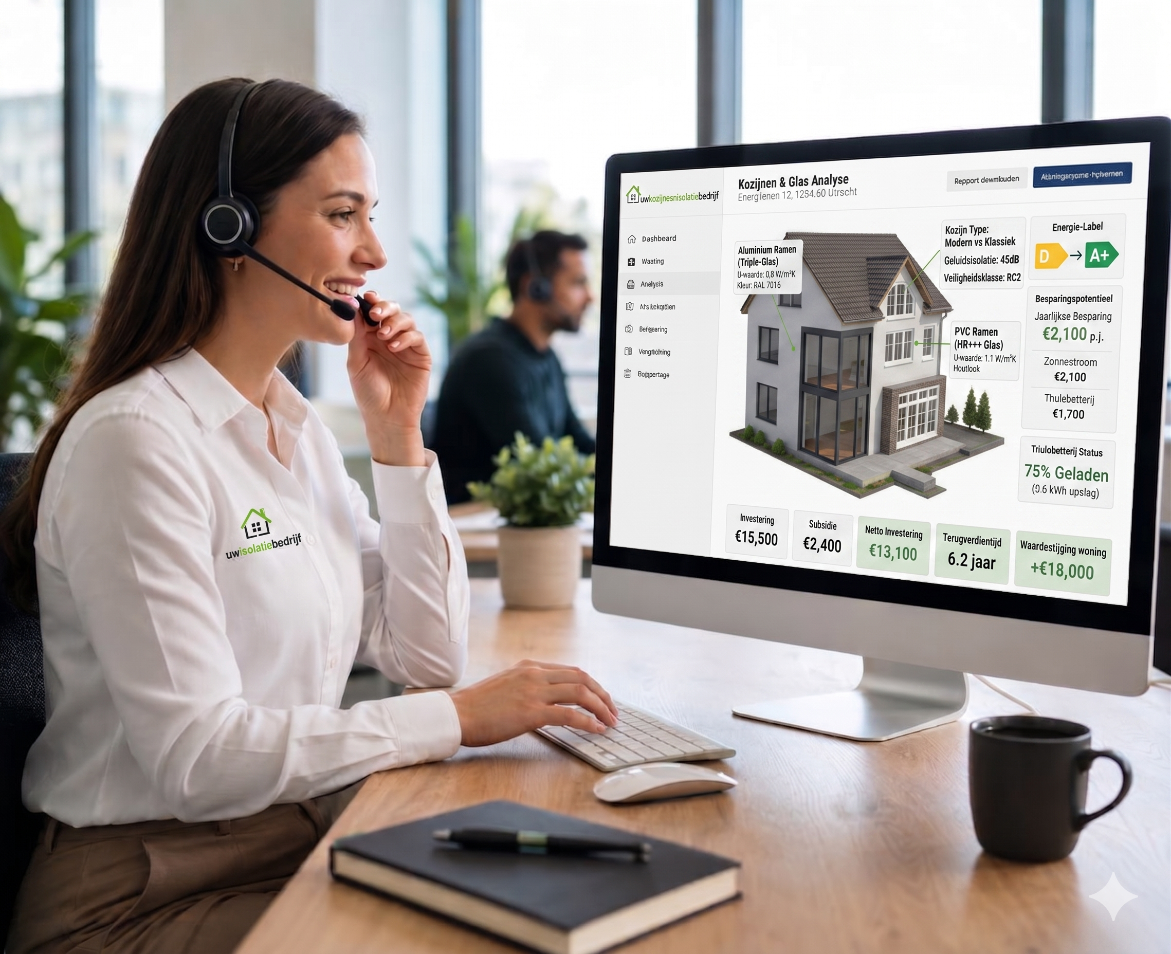 Telefonist met Ecosync-kozijninzichten op het scherm